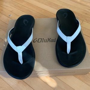 OluKai Ho’opio leather and cloth strap sandals